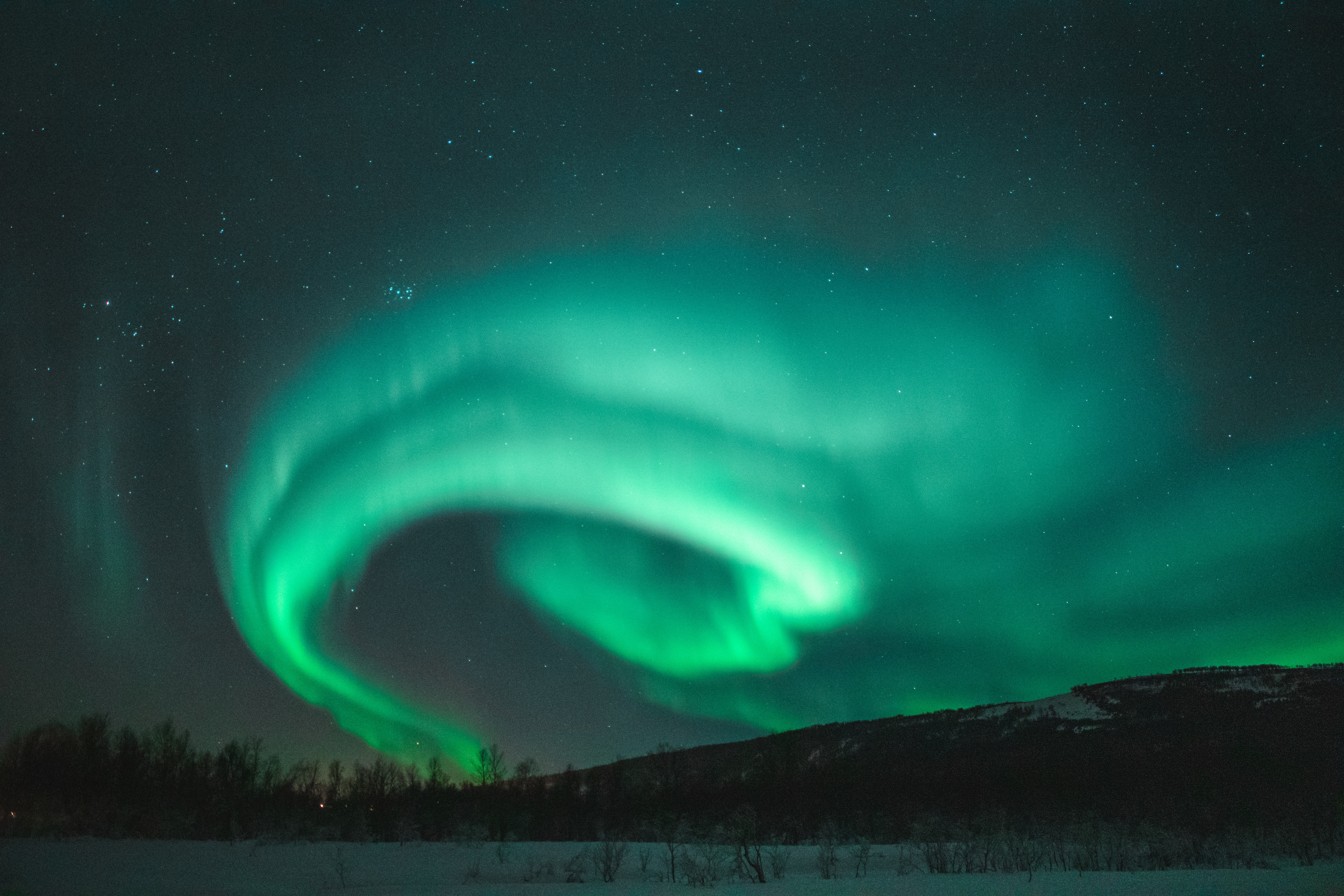photo-of-aurora-during-evening-1938348.jpg